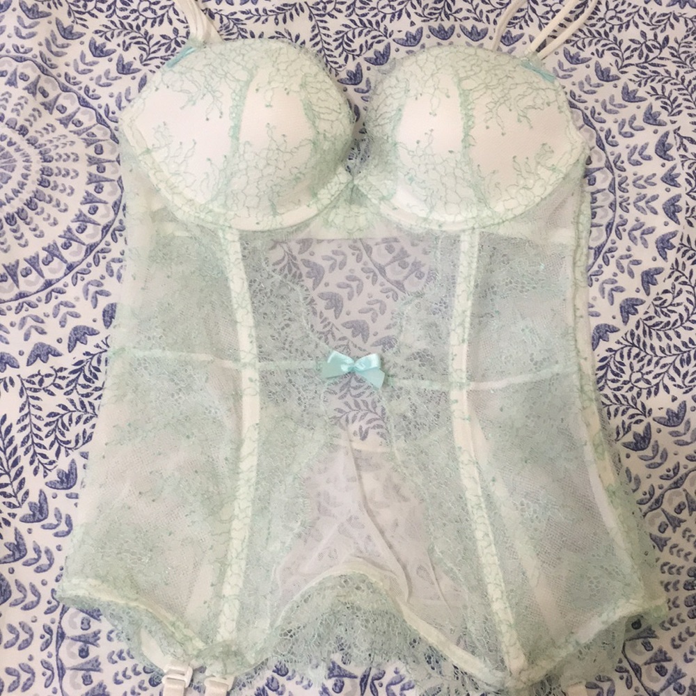NWOT Victoria secret corset top size 34B
